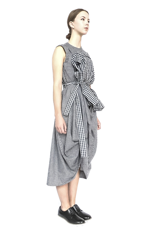 Beautiful gingham cotton dress with a carrier bag pocket and a draped contemporary silhouette