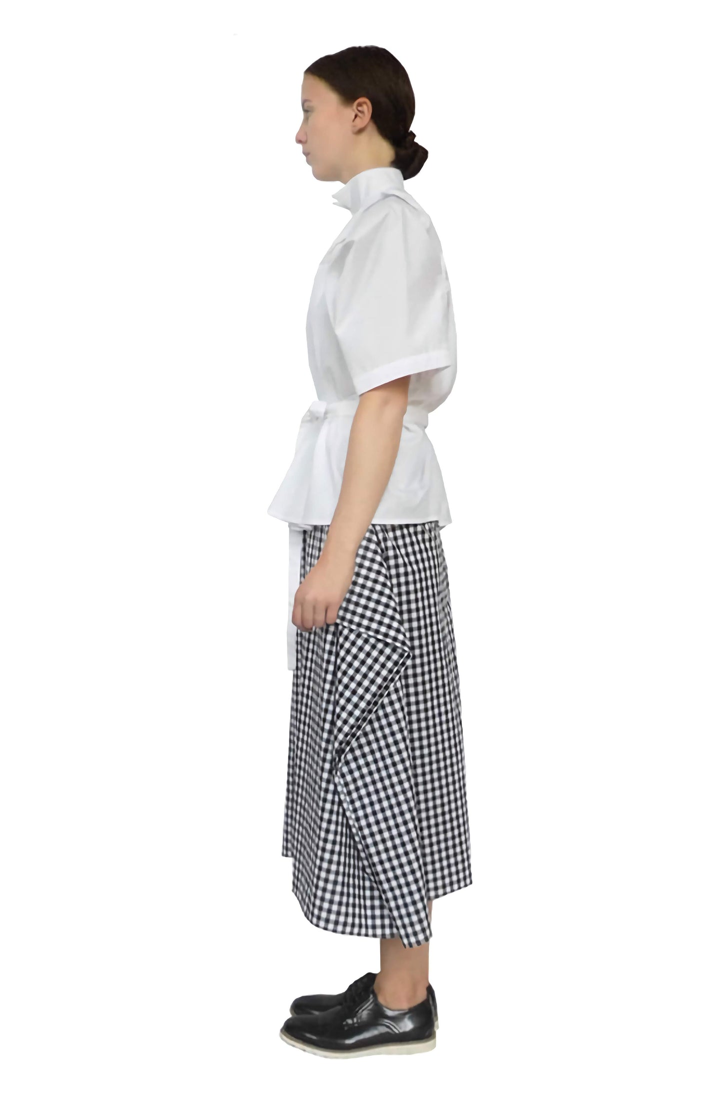 Side profile view of the luxury farmer's shirt with original silhouette and timeless elegance