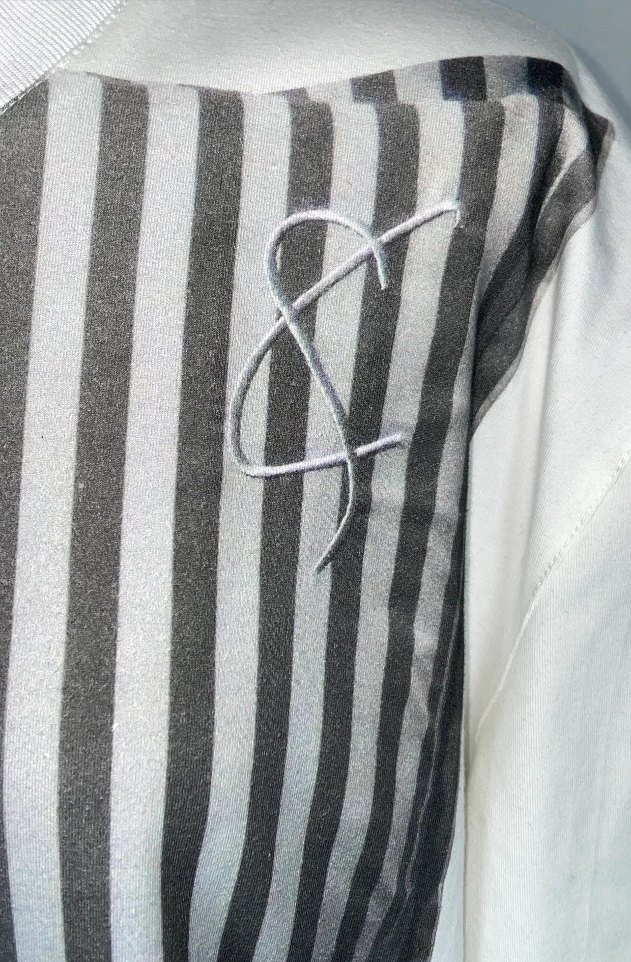 Printed pillow t-shirt dress with Cunnington & Sanderson logo